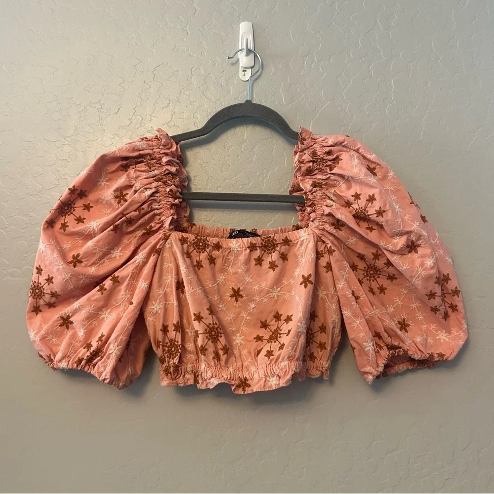 Zara women's coral peach floral embroidered cropped puff sleeve blouse size xs
